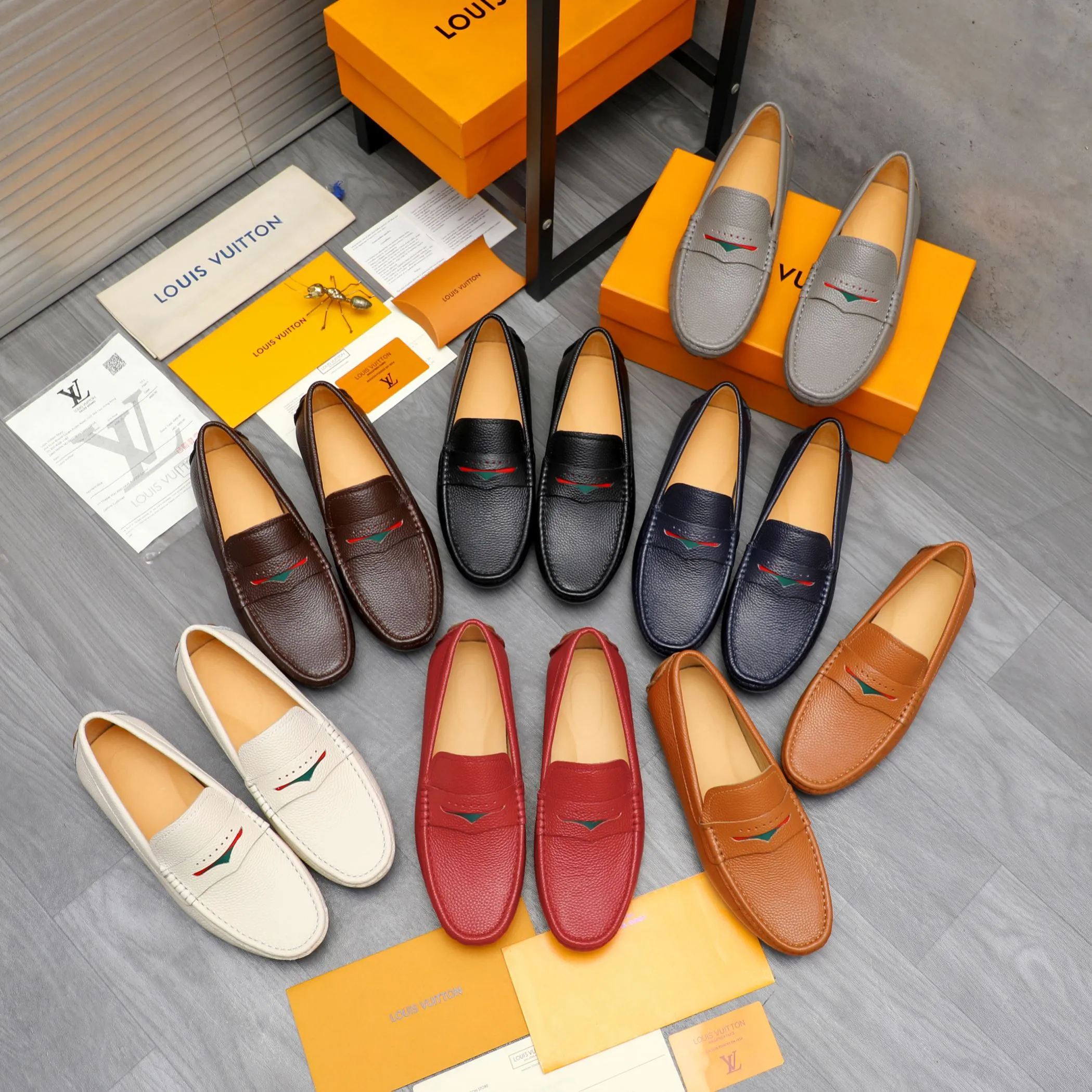 Men's shoes 💰360 Product trademark: LV "Louis Vuitton" casual slip-on men's shoes Regular size: 38-45 Product material: Selected pebbled cowhide upper, pigskin lining, rubber outsole